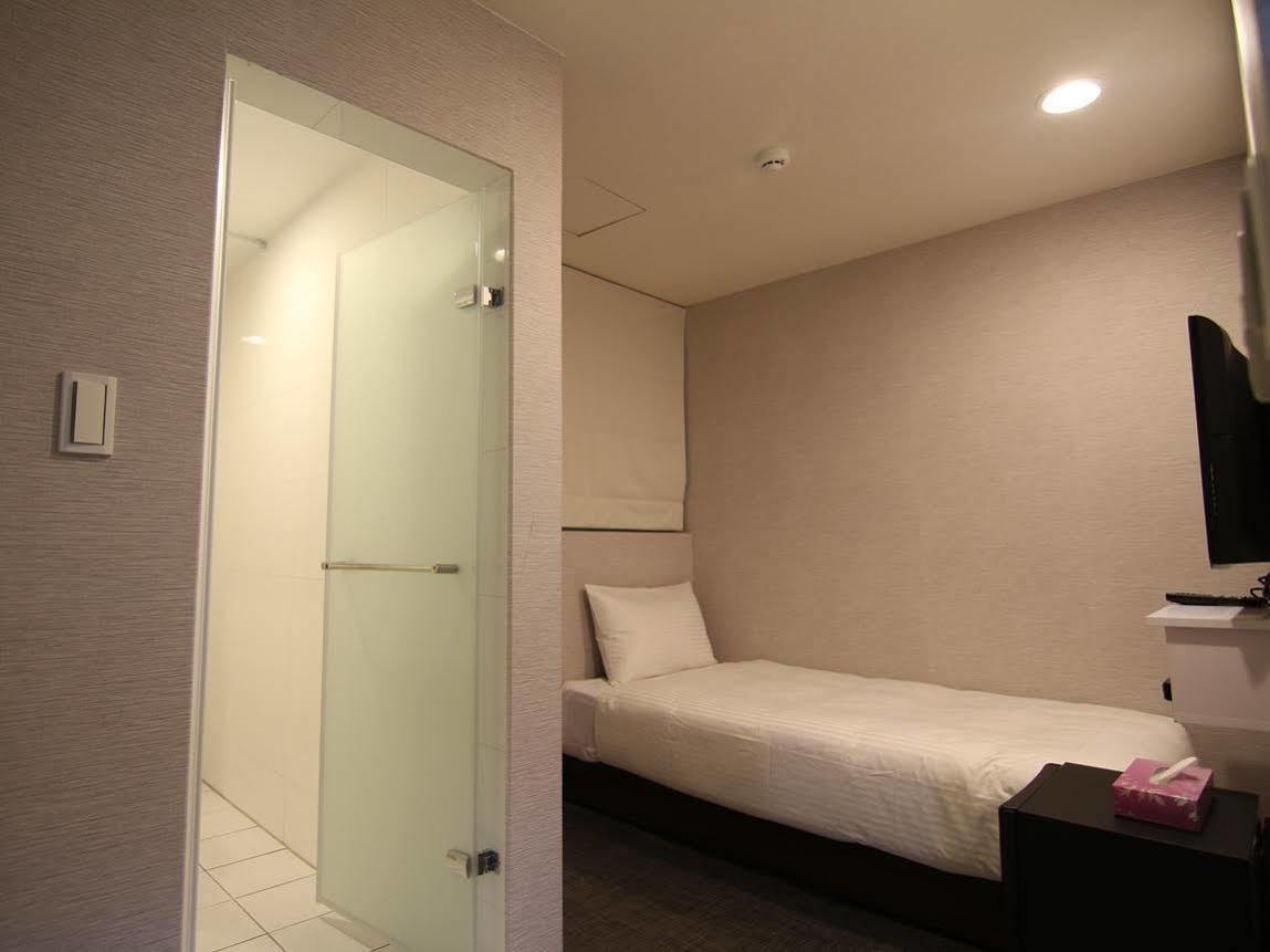 Holiday Fun Hostel Taipei Exterior photo